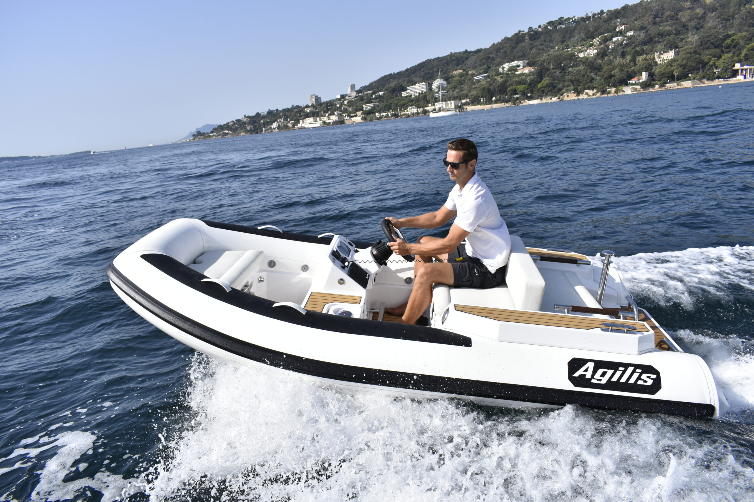 _DSC0909 Agilis Jet Tenders 355C